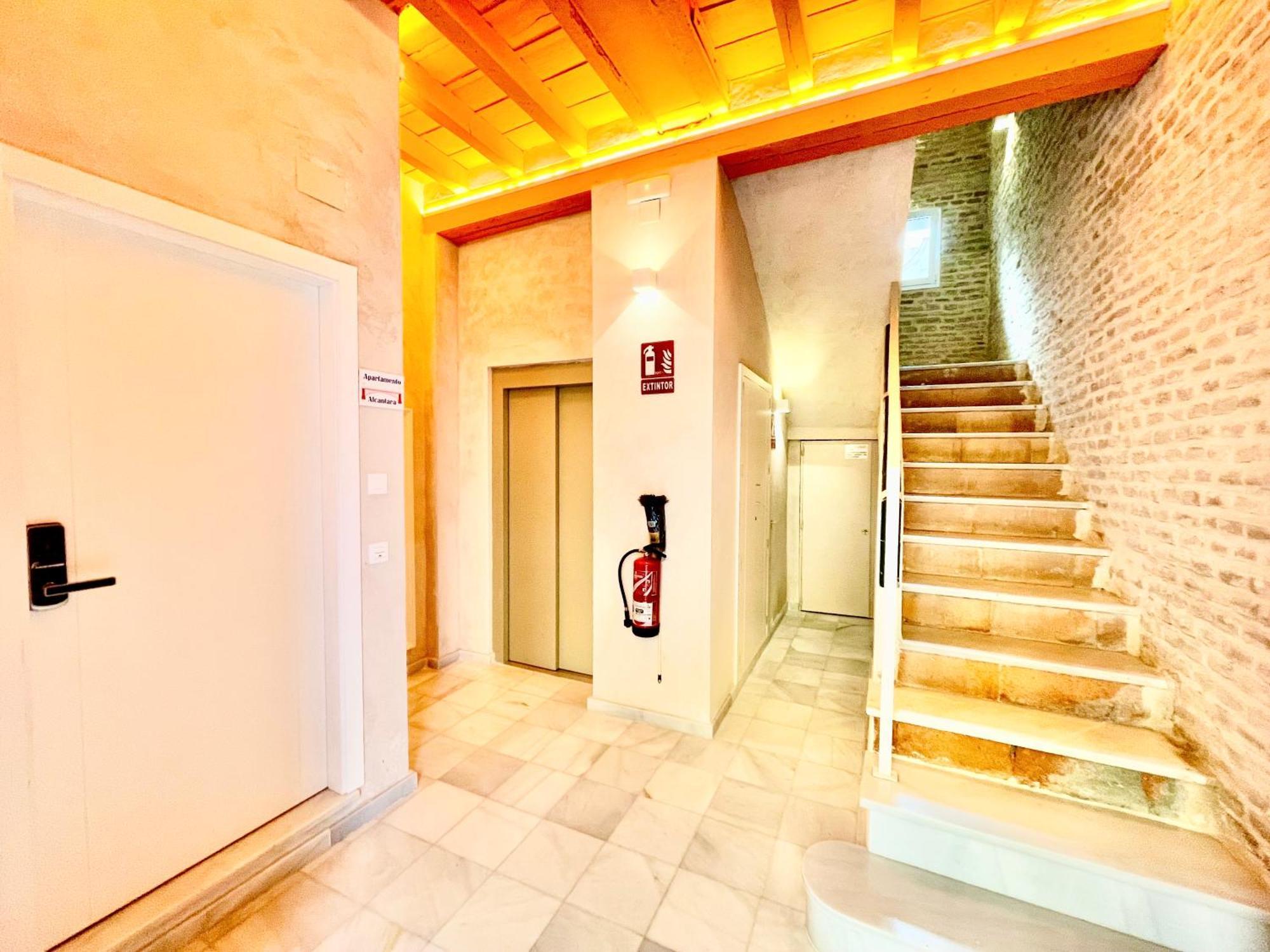 Click Triana - Patio Privado Leilighet Sevilla Eksteriør bilde